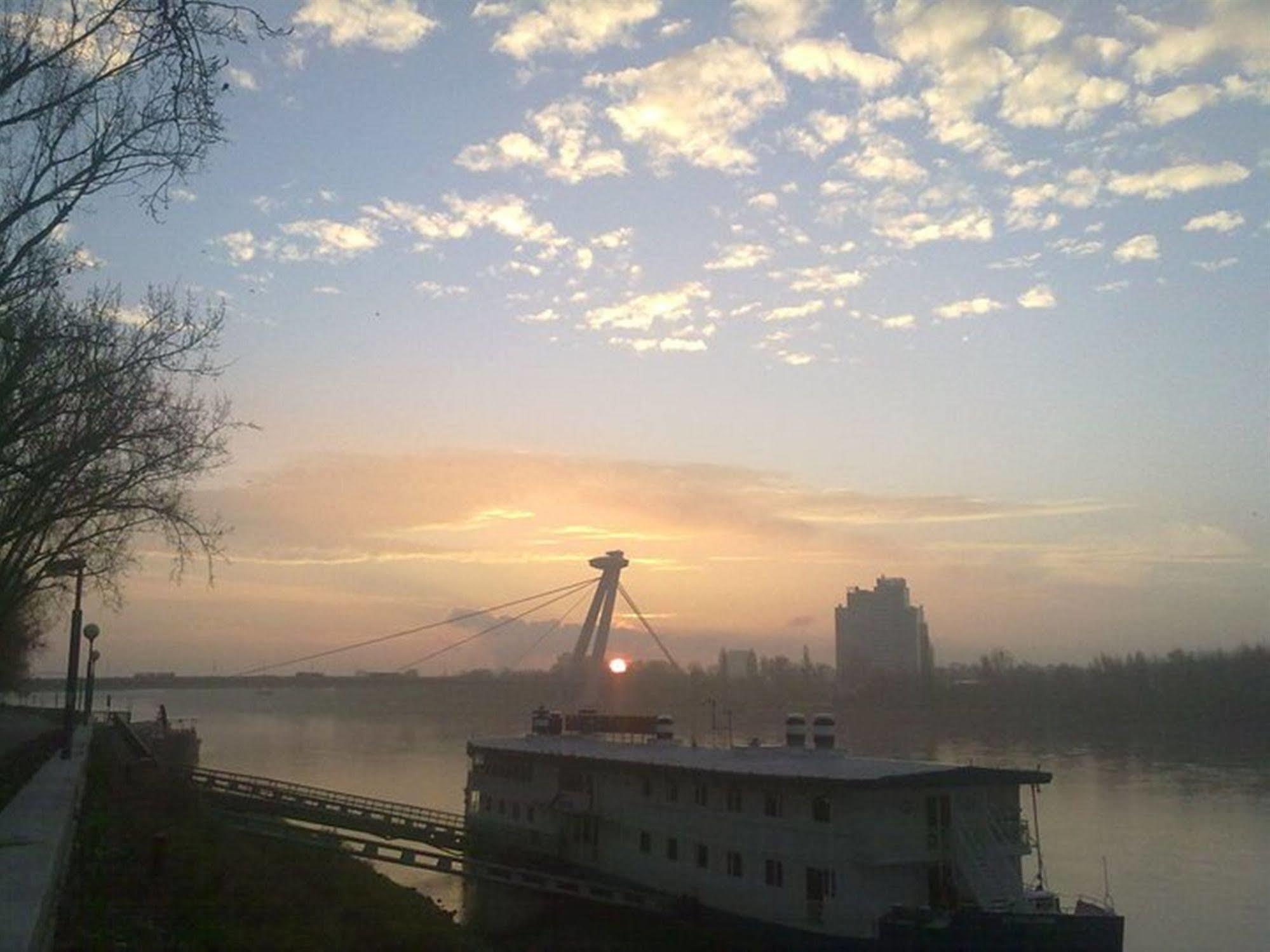 Botel Marina Bratislava Exteriör bild