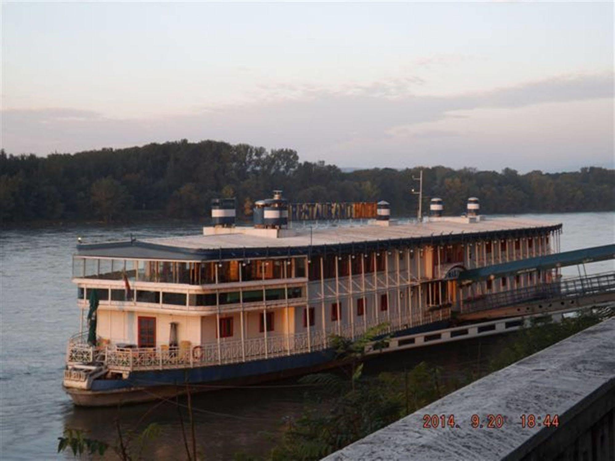 Botel Marina Bratislava Exteriör bild