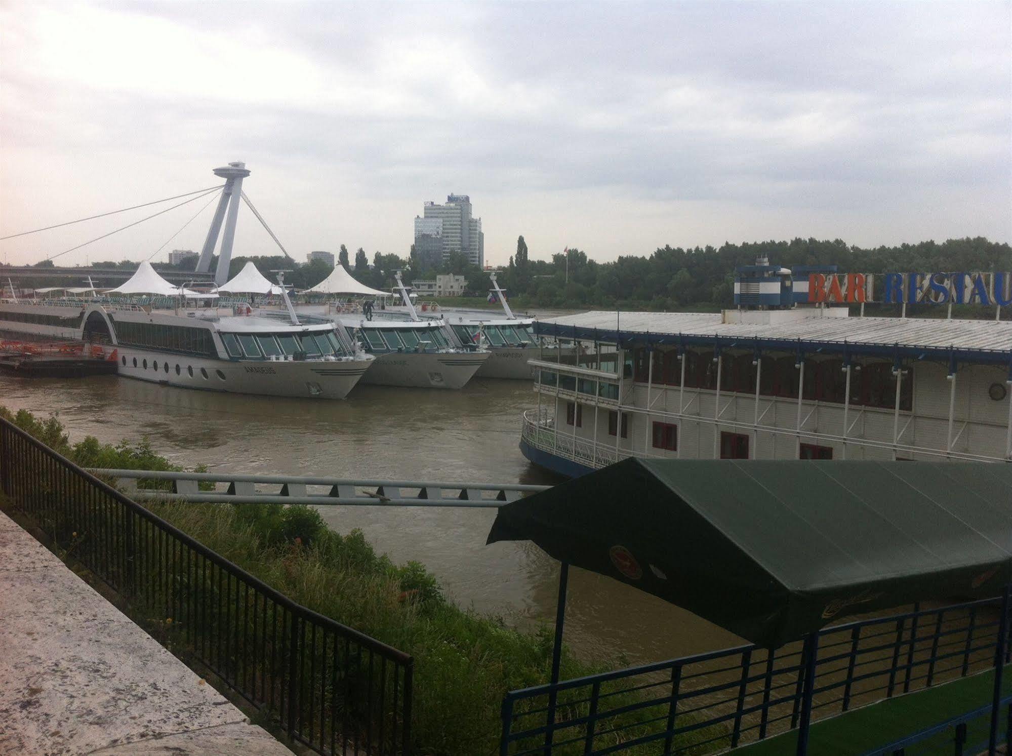 Botel Marina Bratislava Exteriör bild