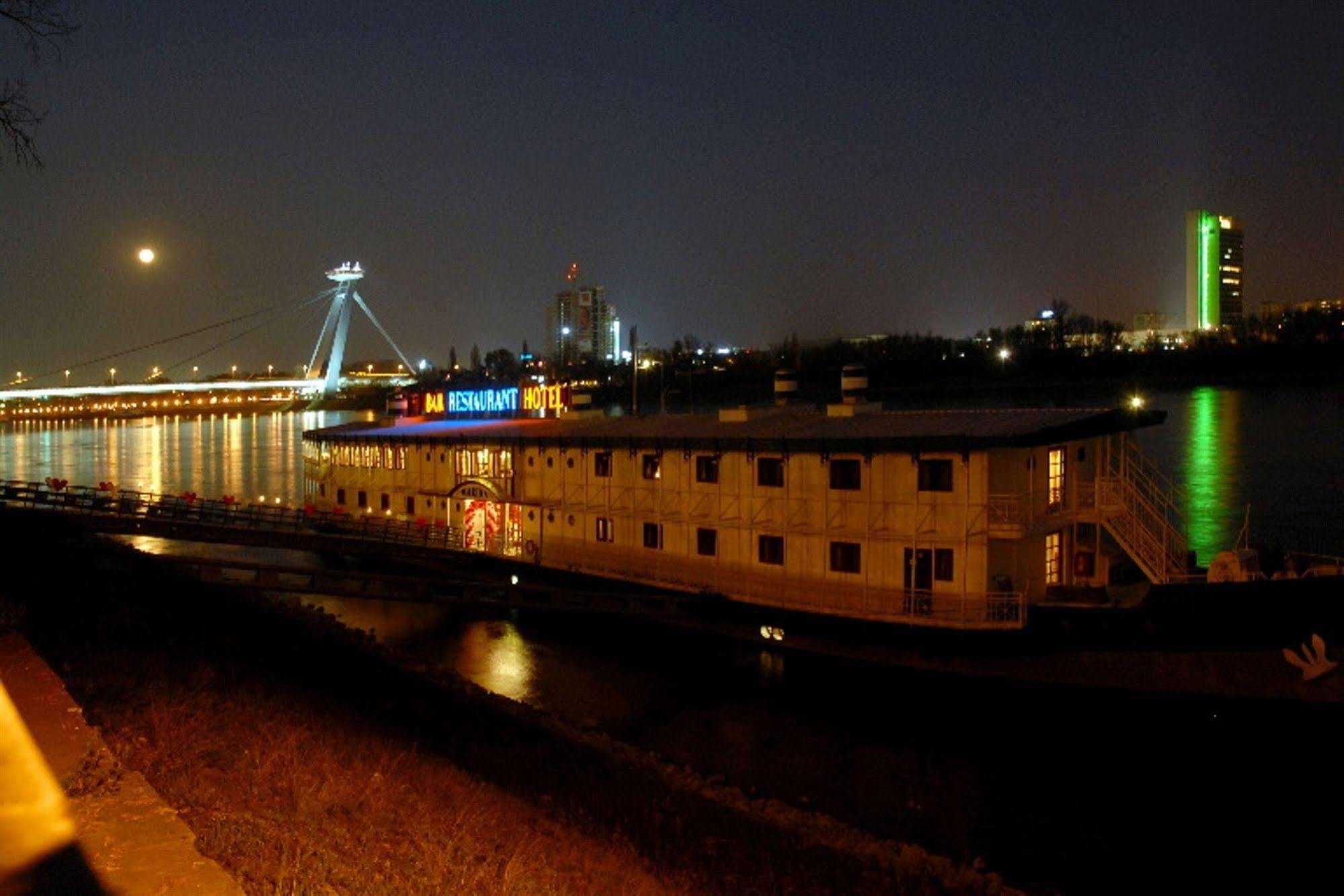 Botel Marina Bratislava Exteriör bild