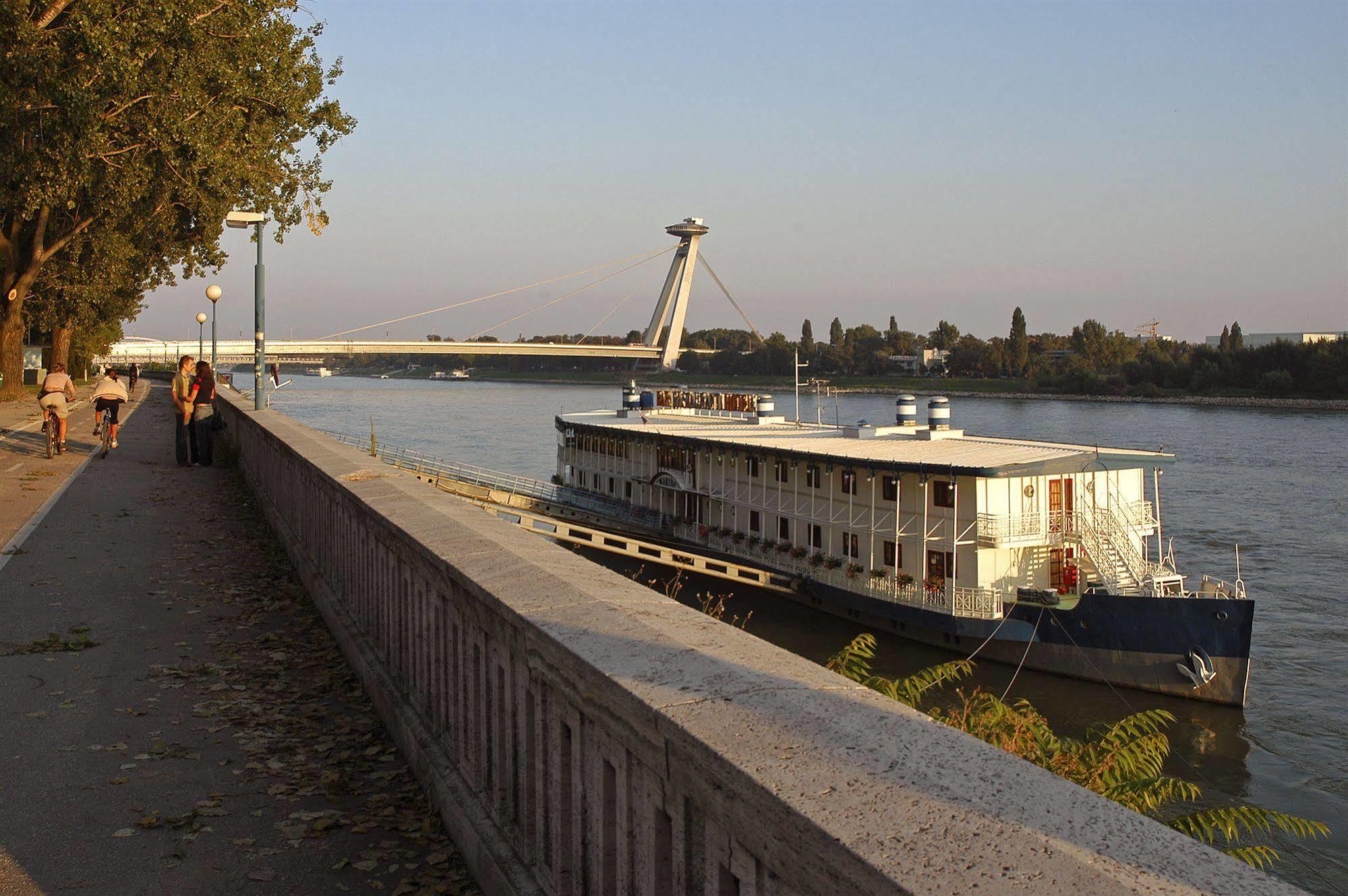 Botel Marina Bratislava Exteriör bild